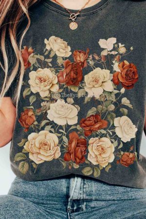Vintage Dark Academia Aesthetic Roses T-Shirt Perfect Gift For Girlfriend